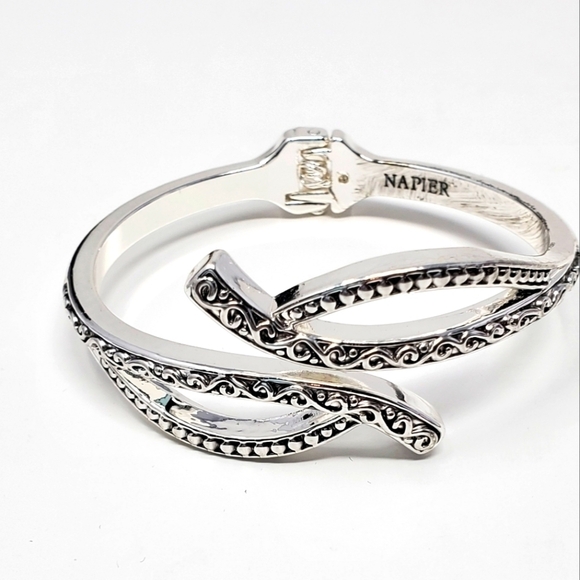 NAPIER SILVER TONE HINGE BRACELET COSTUME FASHION JEWELRY SCROLLWORK - Picture 1 of 10